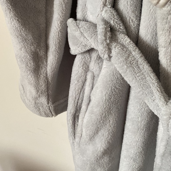 Victoria’s Secret Plush Robe M/L - Picture 5 of 7